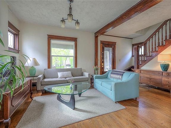 3rd image of 1016 W 41st St