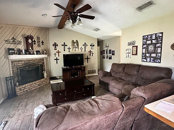 3rd image of 306 Hillcreek Dr
