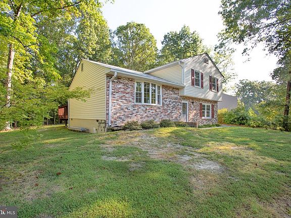 Room to play in both front and backyard.