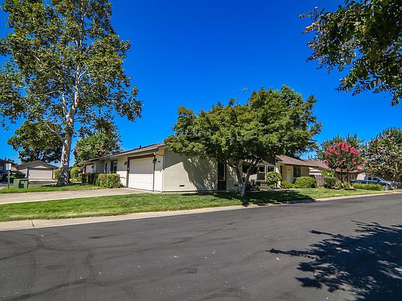 3rd image of 2300 Summerfield Ct