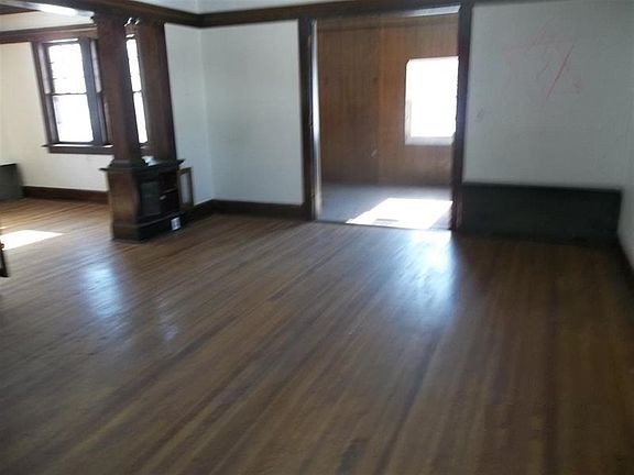 2nd image of 1333 N Elm St