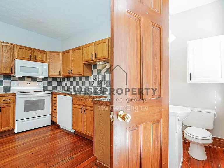 804 E Main St — Photo 11