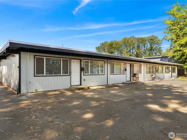 813 Woodford Avenue N, Kent, WA 98031