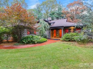 3255 Lake Trail Dr, Saugatuck, MI 49453