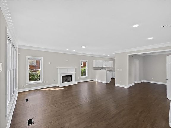 3rd image of 7 Park Ave SE