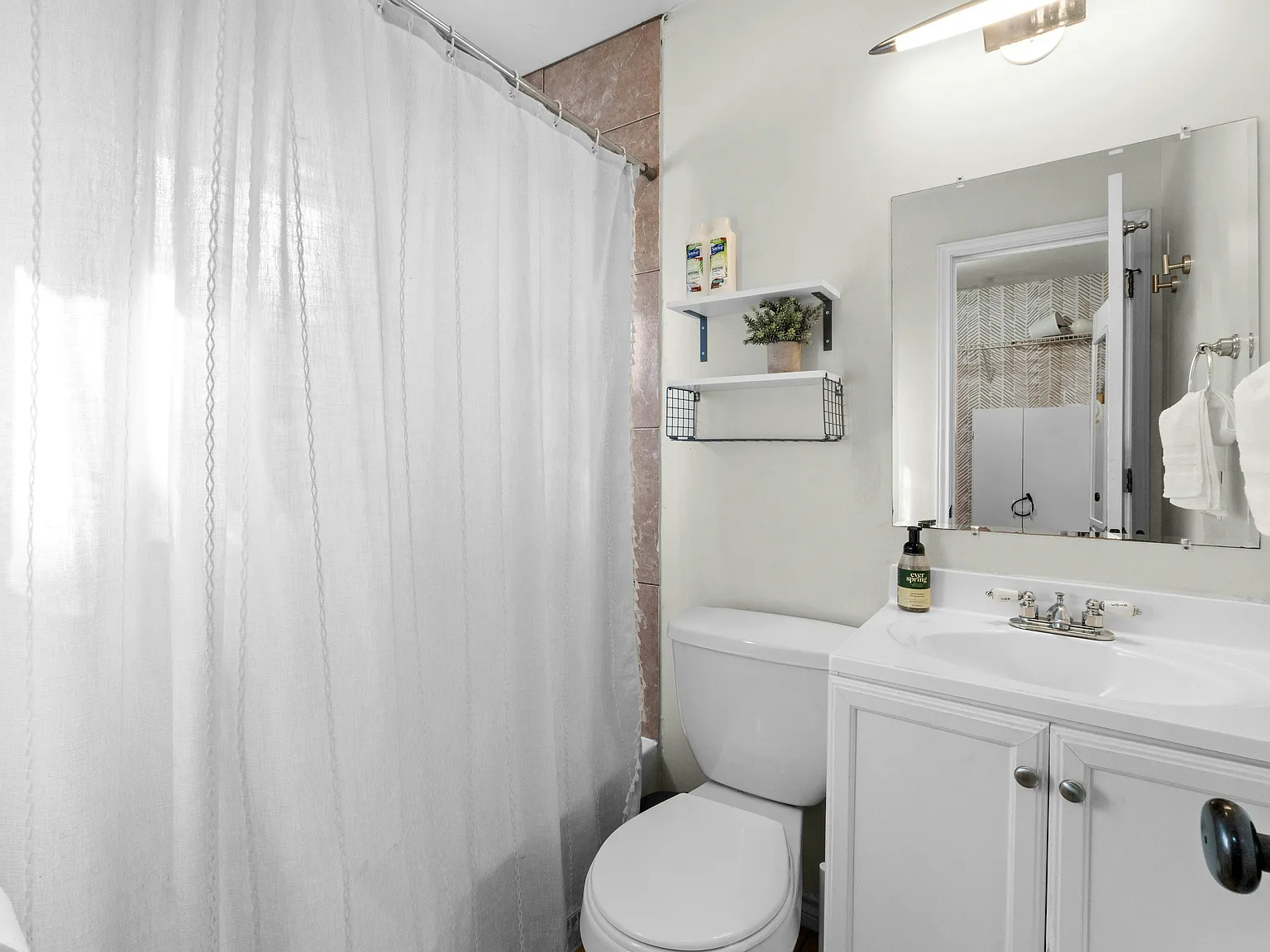 2 bed, 2.5 bath, 903 sqft, $1,900 — Photo 4