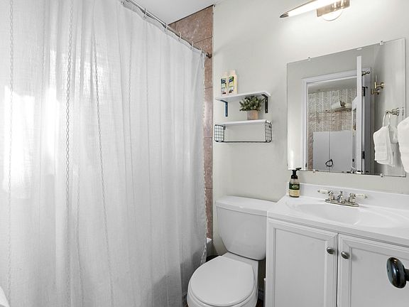 4th image of 4603 Lennox Dr #2