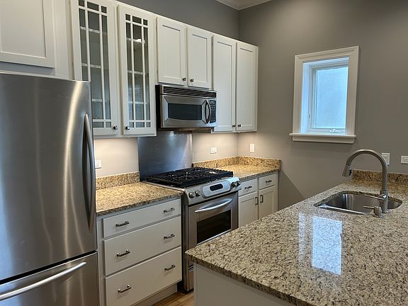 3rd image of 863 W Newport Ave APT 2R
