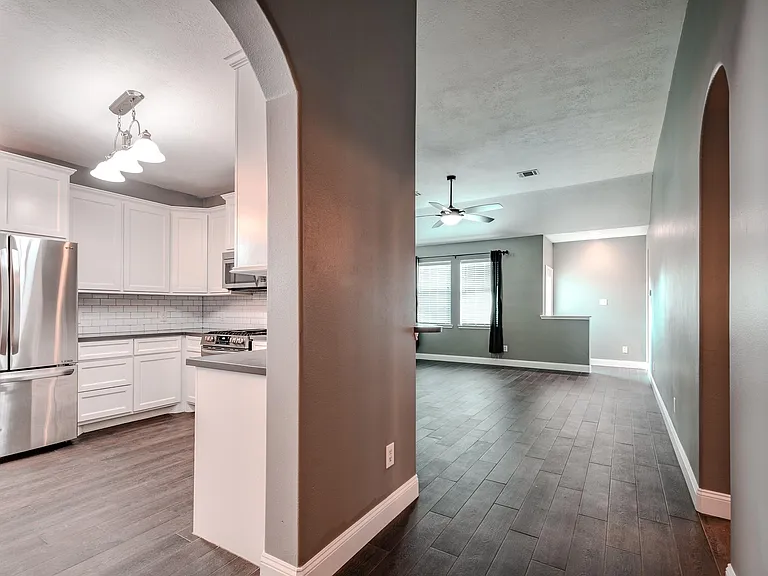 8515 Holly Spring Ln — Photo 9