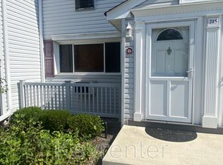 215 Terry Rd APT 10A, Smithtown, NY 11787