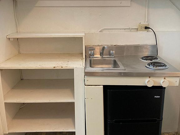 4th image of 116 S 6th St #11