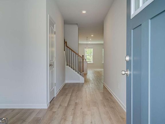 4th image of 161 Geranium Ln