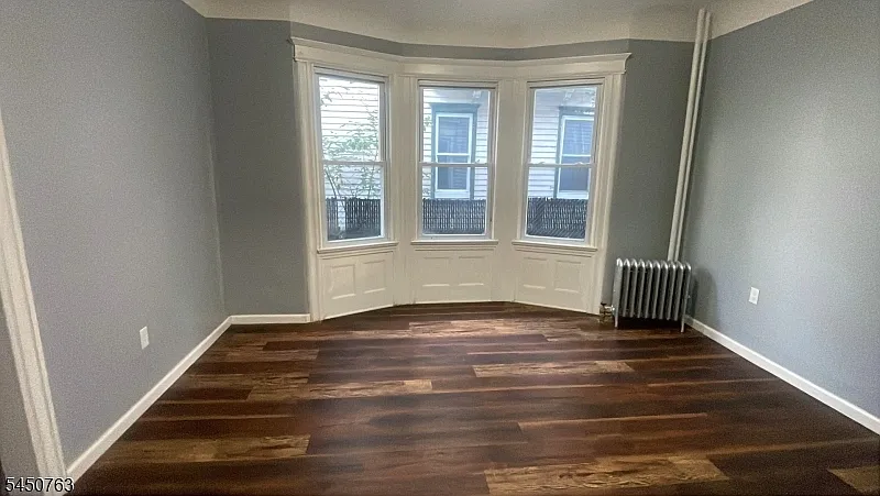 3 bed, 1.0 bath, $2,200 — Photo 2