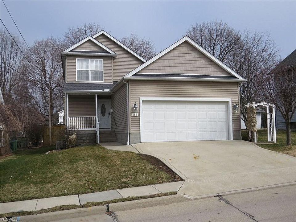 Great Curb Appeal!