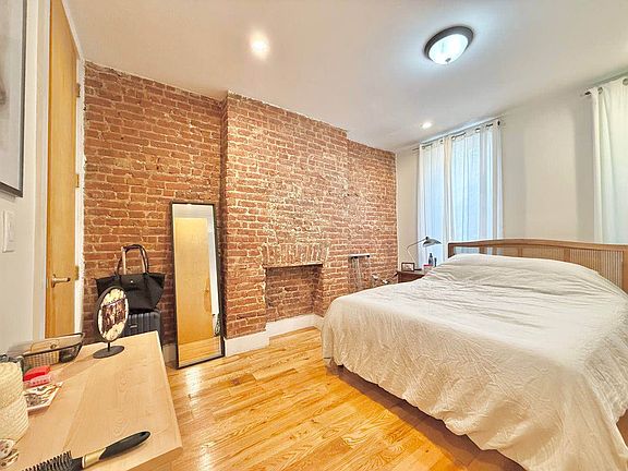 4th image of 426 Rogers Ave APT 2