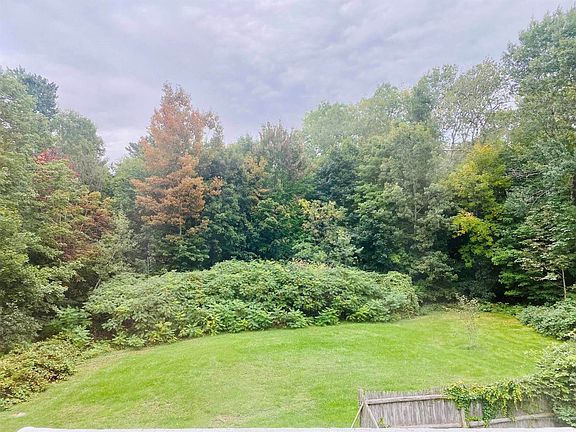 5th image of 831 Essex St