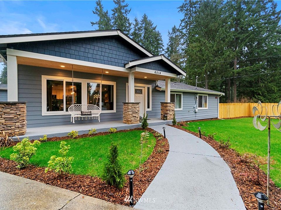 Covered front porch/with lighting and stonework