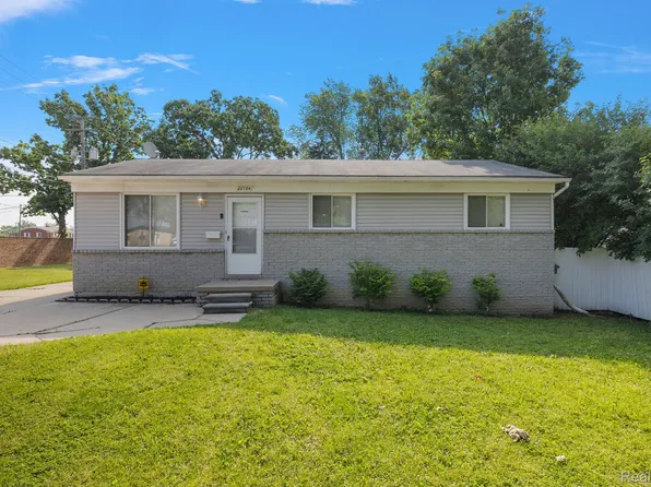 28784 Selkirk St, Southfield, MI 48076