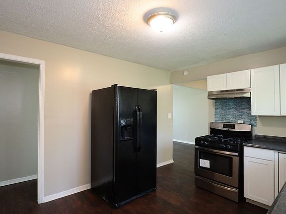 3rd image of 5865 E 46th St