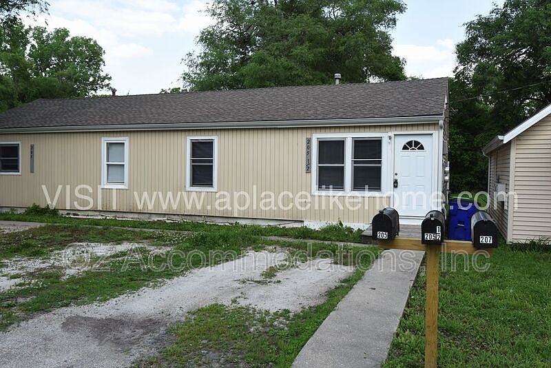 1st image of 205 1/2 S 6th St