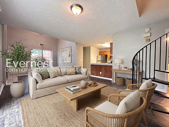 3rd image of 1336 Yorkshire Ln
