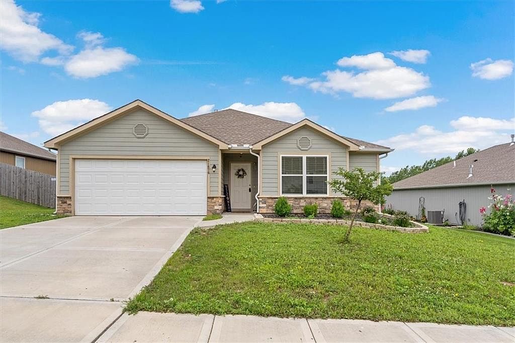 c*y様 house on the hill parent s/s Tee (g 2293 E Bayshore Dr, San Leon, TX 77539 | Zillow