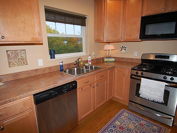 5th image of 301 N Lake St Unit 301