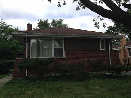 1st image of 928 E 159th Pl