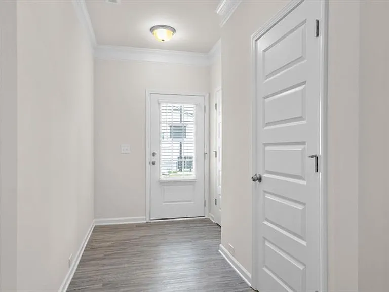 265 Dupont Dr — Photo 6
