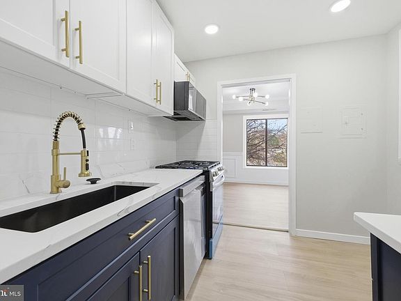 4th image of 6001 Arlington Blvd APT 304