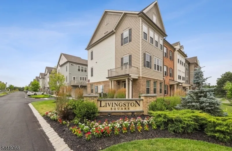 4 bed, 3.5 bath, $5,300 — Photo 1