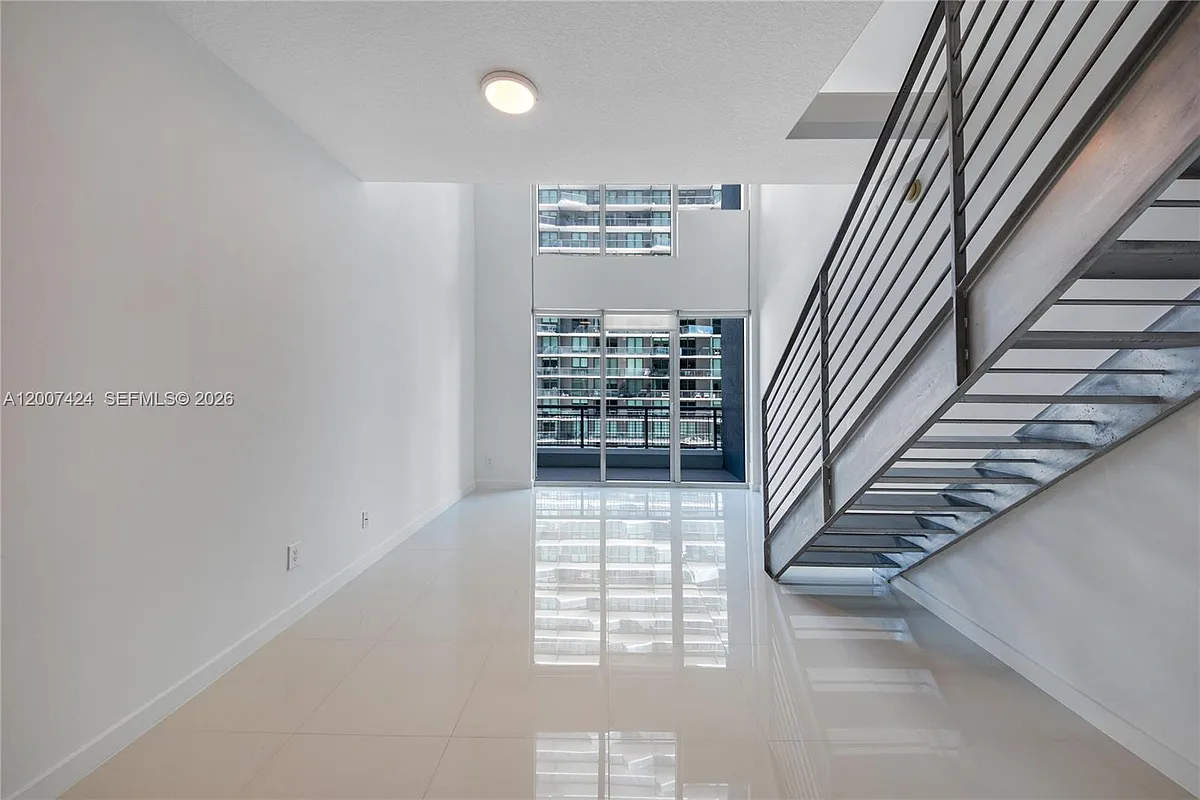 Building Photo - 60 SW 13th St #2420
