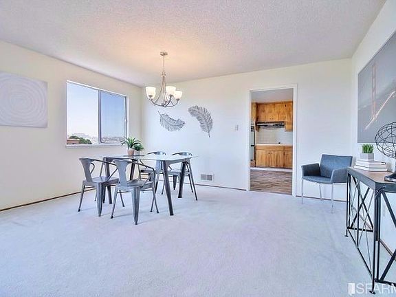 4th image of 20 Byron Ct