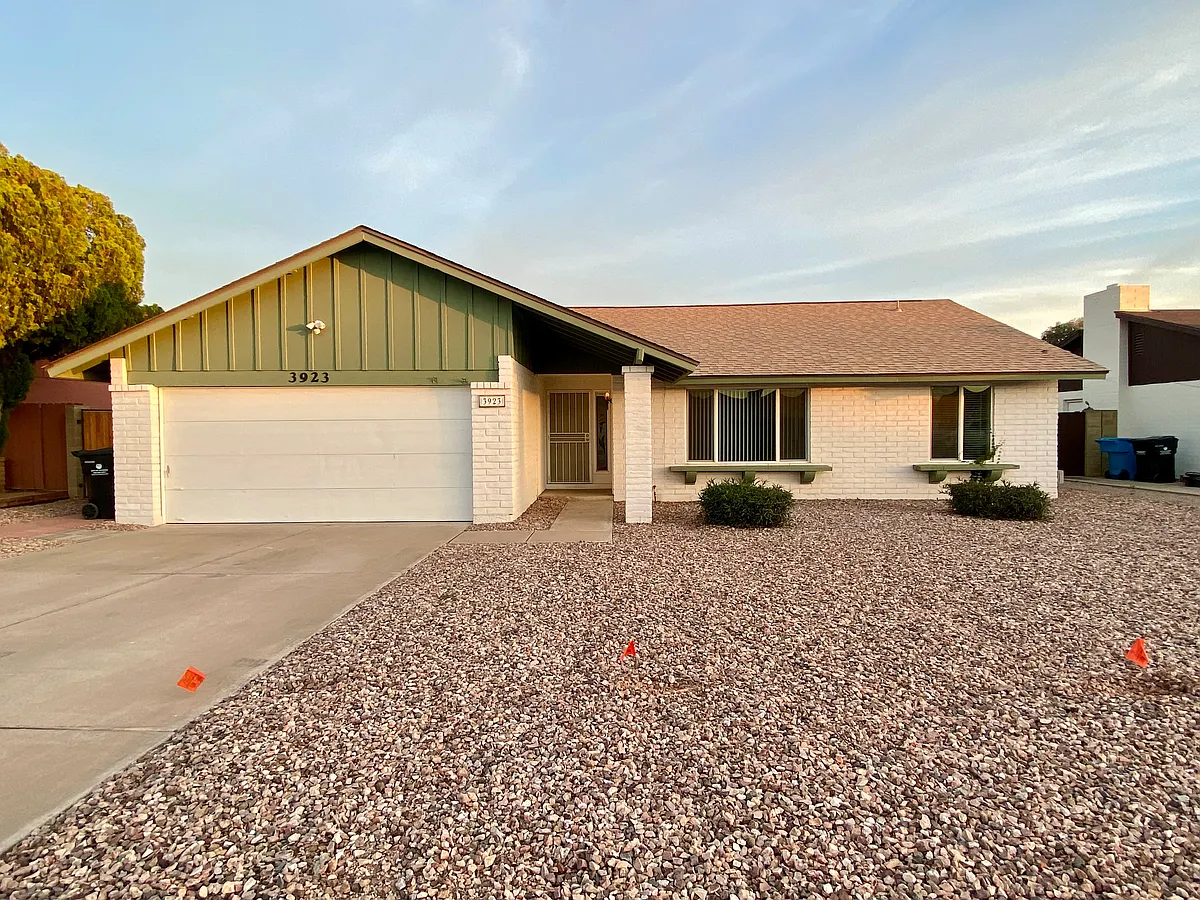 Building Photo - 3923 W Aster Dr