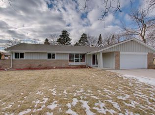 6625 N Braeburn Ln, Glendale, WI 53209