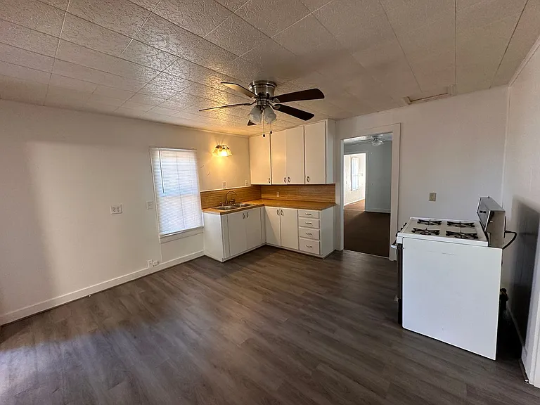 205 G St — Photo 9