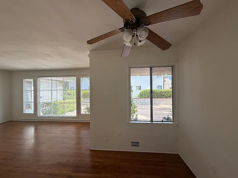 788 S Marengo Ave — Photo 10