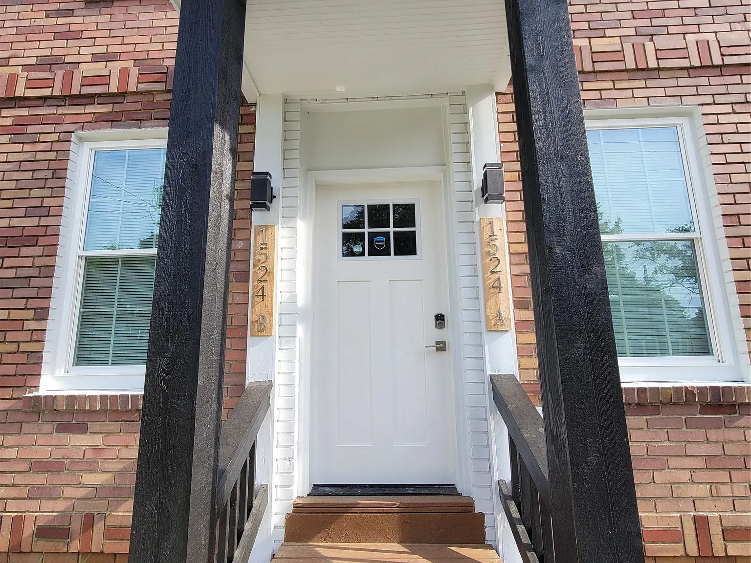 2 bed, 1.0 bath, 1050 sqft, $1,350 — Photo 2