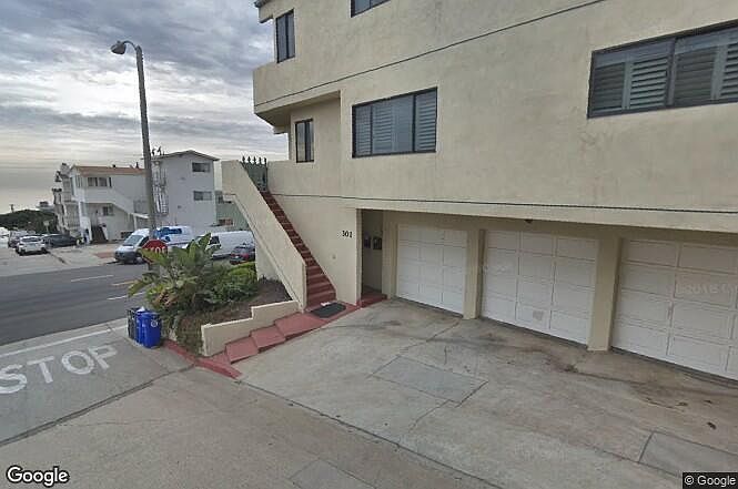 2nd image of 301 44th St