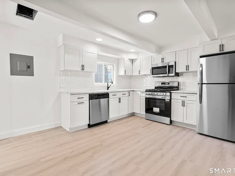 64 Soundview Ave #3 — Photo 2