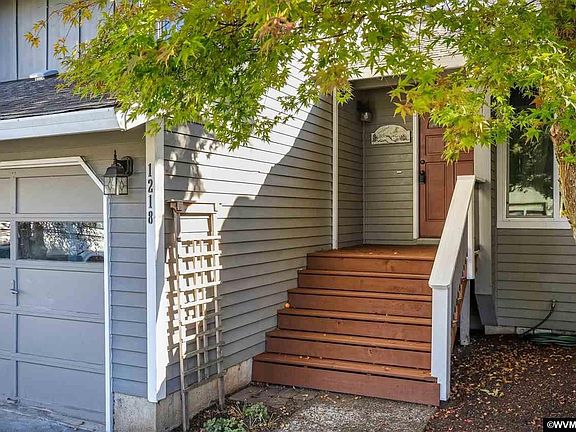 4th image of 1218 SE Jacquelin Dr