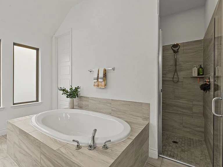 2604 Sueno Point — Photo 40