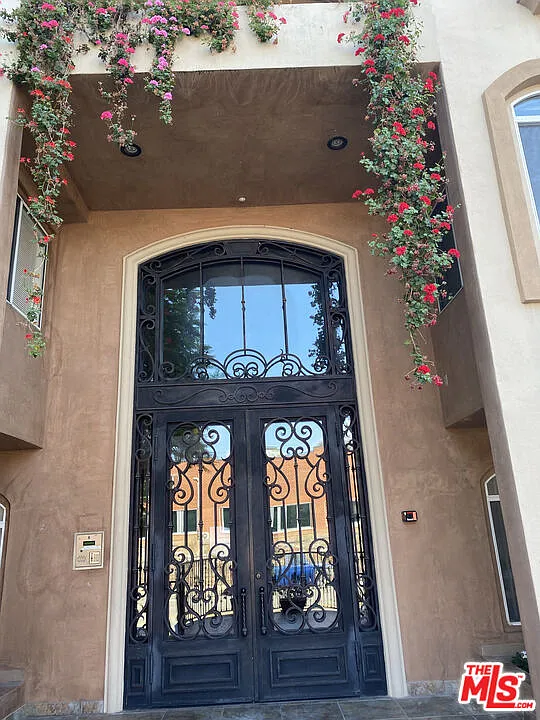 3 bed, 3.0 bath, 1443 sqft, $4,450 — Photo 3