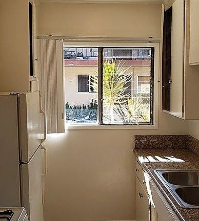 5th image of 3945 Stevely Ave