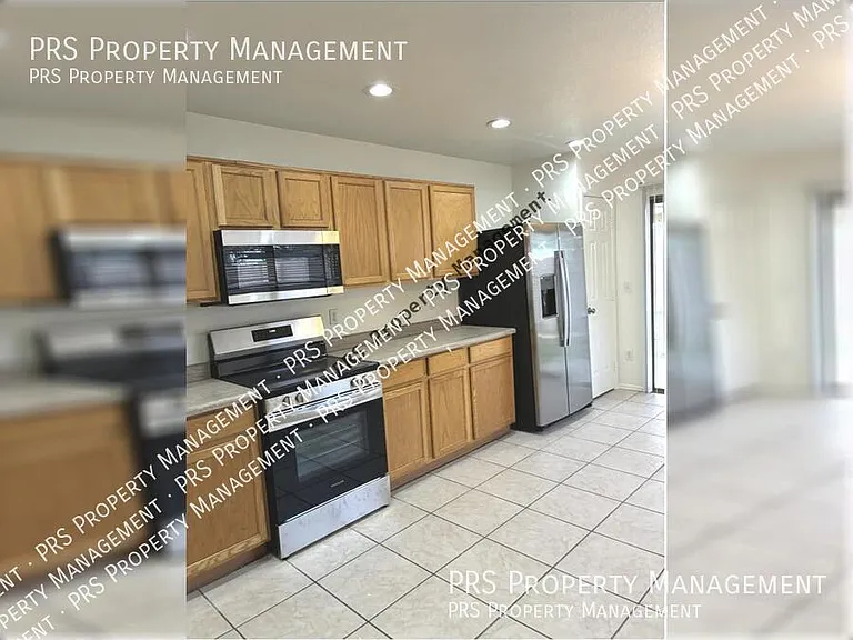 1042 S Clancy Cir — Photo 5