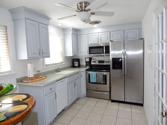 3rd image of 170 Carey Cir