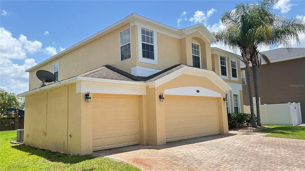 5 bed, 3.0 bath, 3462 sqft, $3,495 — Photo 3