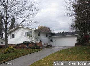 715 E Grant St, Hastings, MI