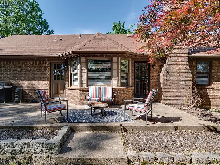 841 Cloverleaf Dr — Photo 15