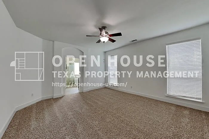 905 Hunter Ln — Photo 7